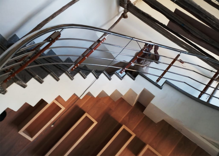 glass-for-staircase-railing
