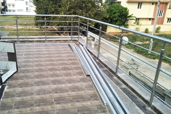 staircase-steel-and-glass-balcony-railing-manufacturing-in-bangalore